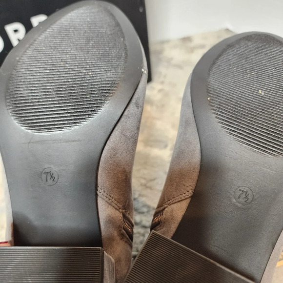 Torrid 7.5W Rhinestone Grey Faux Suede Ankle Booties New With Box - Picture 11 of 17